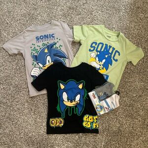 Sonic the Hedgehog Kids T-Shirt Set (Size XS/5) with socks 🧦